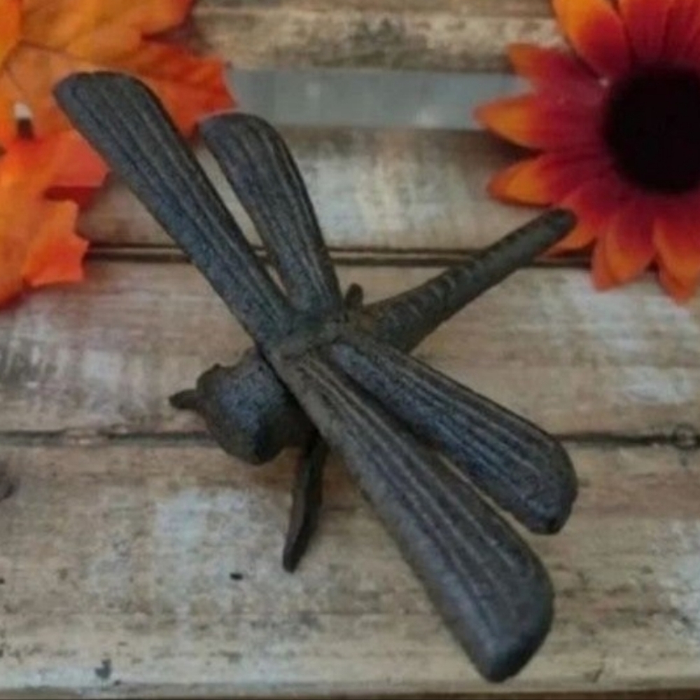NWOT Cast Iron Dragonfly Home and Garden Decor